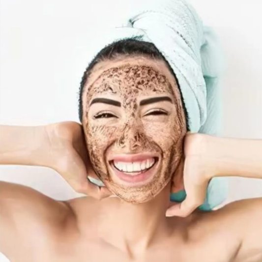 Gommage Café – Exfolie, purifie et révèle l’éclat de la peau